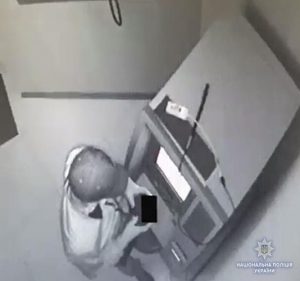 преступник инфицировал банкоматы