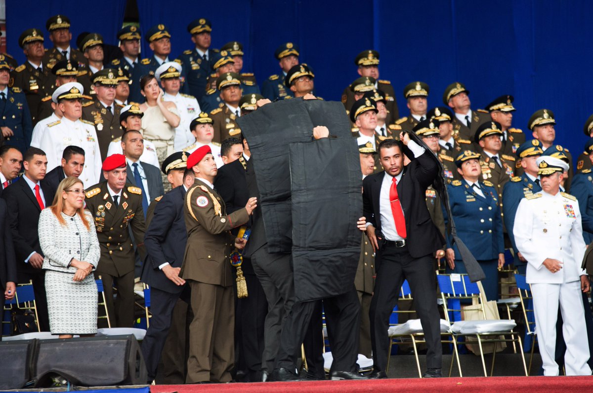 президент Венесуэлы подвергся нападению